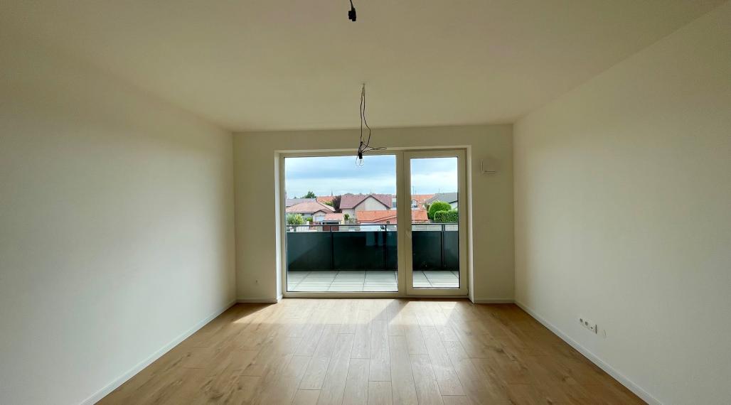 Slnečný 2 izbový byt v štandarde s veľkou loggiou