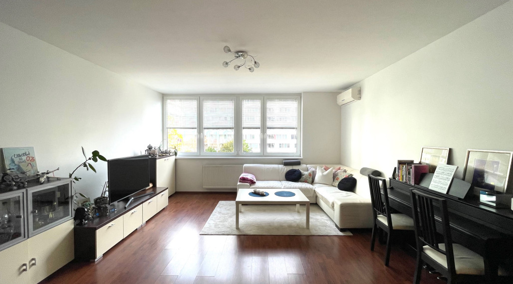 Veľký, kompletne zariadený 2 izb. byt s garážovým miestom v cene