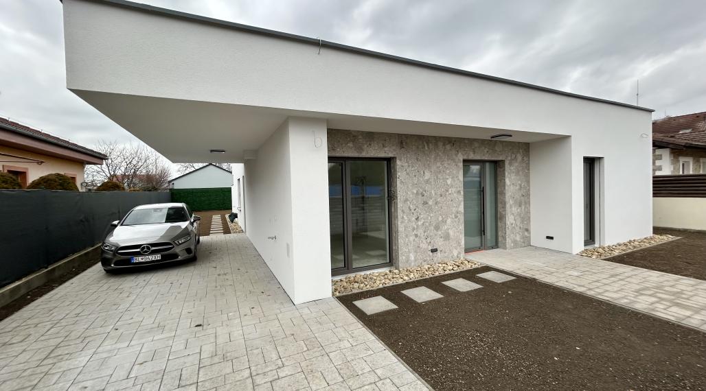 KVALITNE VYHOTOVENÁ NOVOSTAVBA 4 IZB. RD 5 MIN. OD SENCA - OBEC TUREŇ