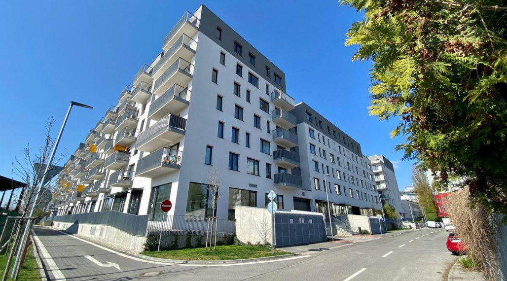 Klimatizovaný 2i byt s balkónom v novostavbe Jarabinky, novostavba 2020