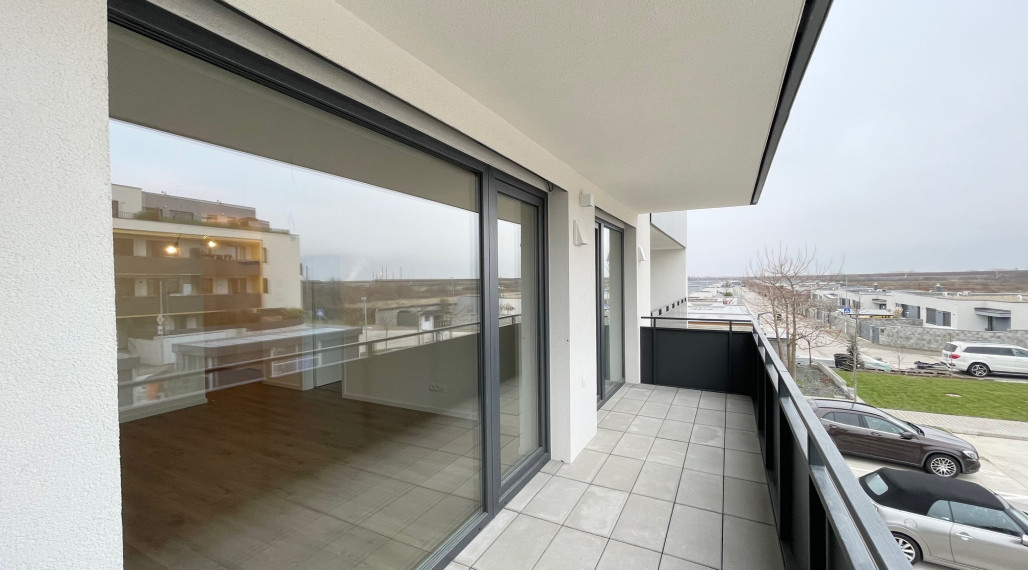 Praktický, slnečný 2 izbový byt v štandarde s veľkým balkónom