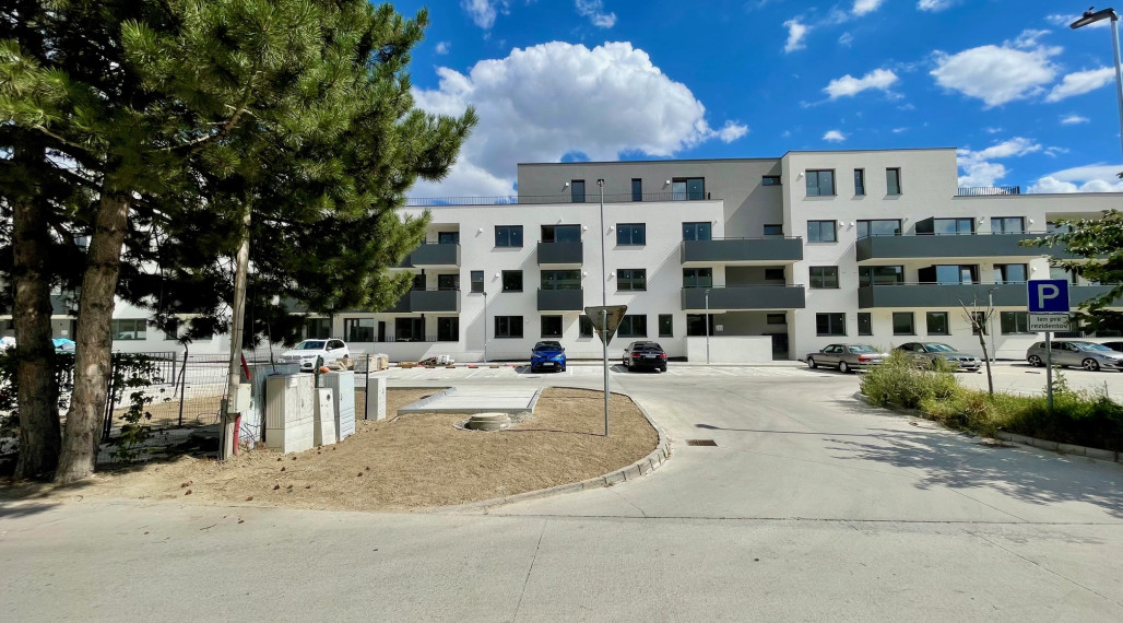 Slnečný 2 izbový byt v štandarde s veľkou terasou