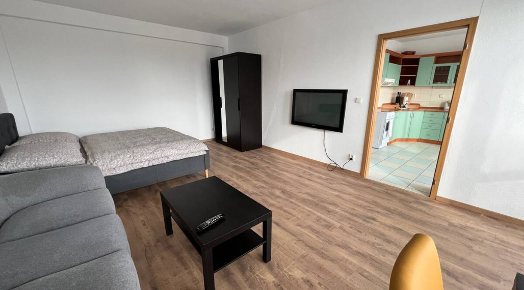 Zariadený 1-izbový byt s balkónom, Ružinov