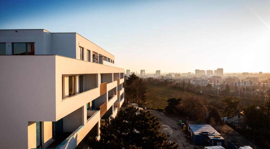 Slnečný 3 izb. byt s predzáhradkou a výhľadom na Bratislavu