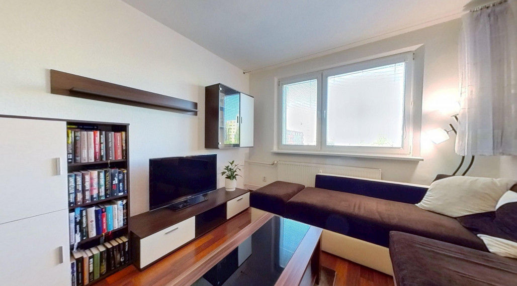 Zariadený 2 izbový byt po rekonštrukcii z r. 2005, pri Lesíku, Petržalka