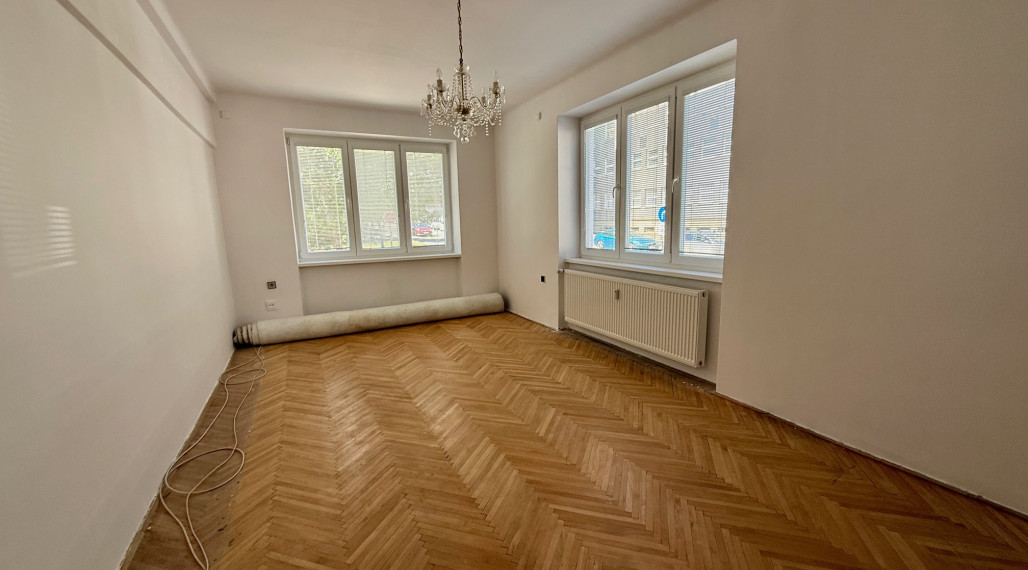 Priestranný 3 izbový byt, po čiastočnej rekonštrukcii, Americká ul.