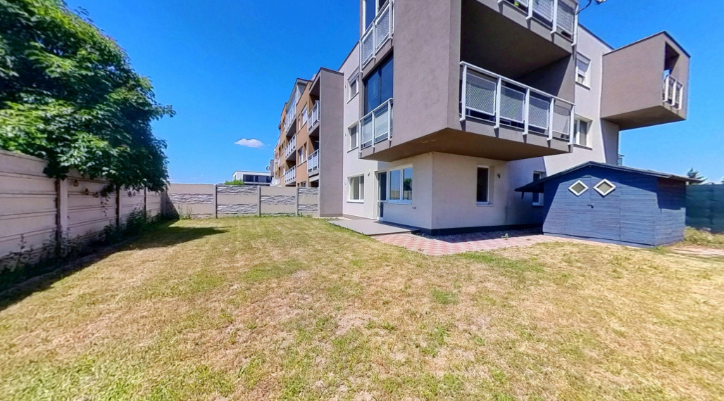 Zariadený 2i byt so záhradou 198m2, novostavba 2016, 1x parkovanie