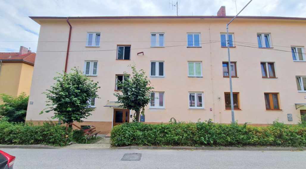 2-izbový byt + samostatná kuchyňa, 2x balkón, Banícka ul.