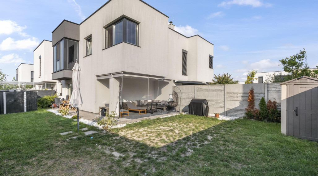 Kompletne zariadený 4 izb. byt v trojdome s veľkou záhradou