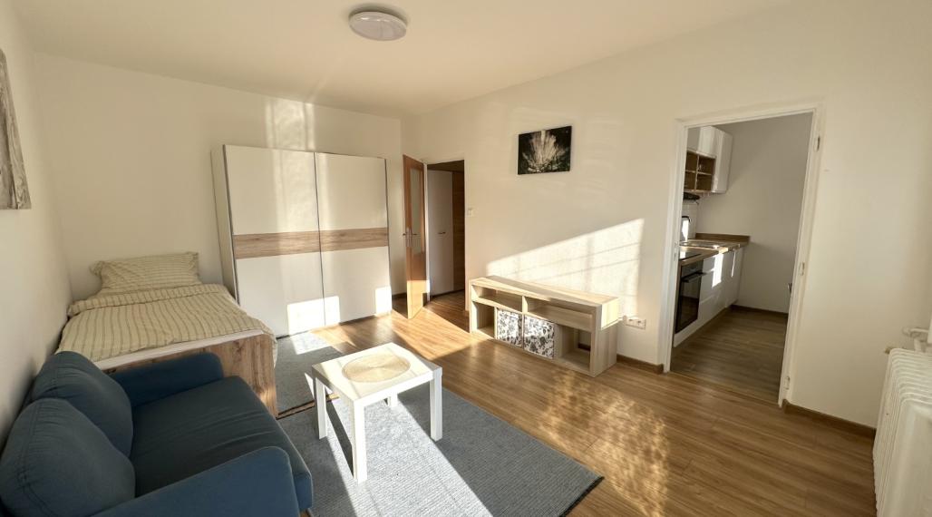 Slnečný, zrekonštruovaný 1i byt Landauova ul. BA - Dúbravka