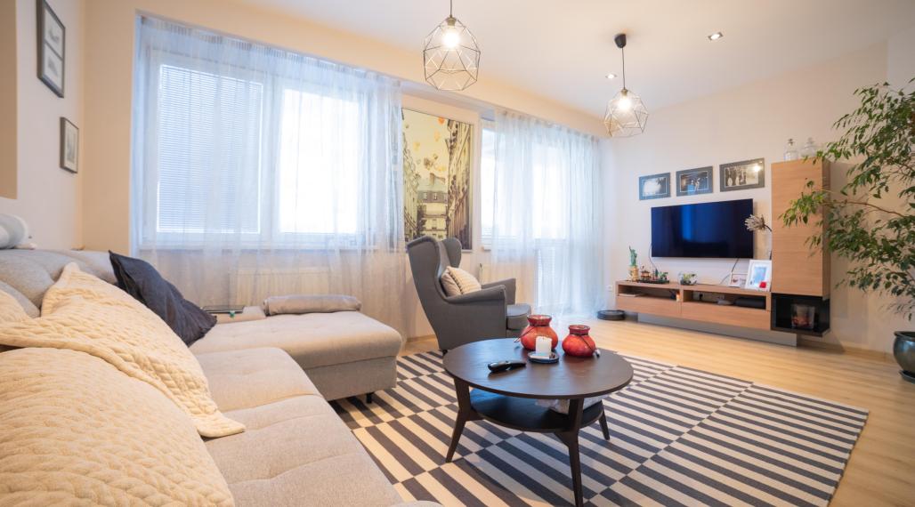 Na prenájom moderný 2-izbový byt s priestranným balkónom v Martine