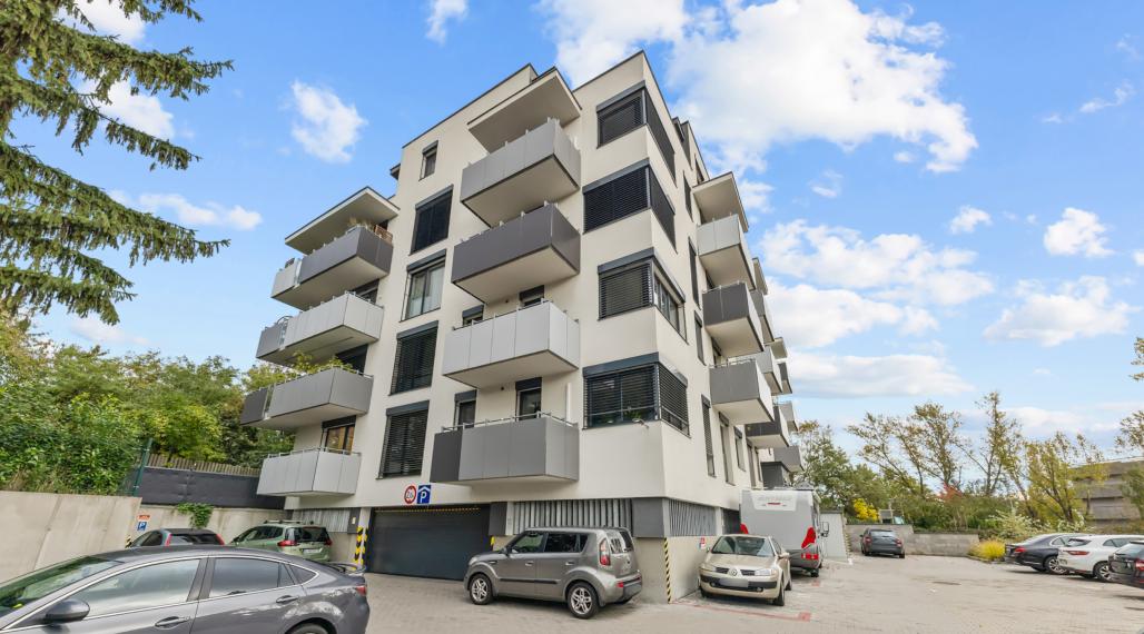 Garážové státie v garáži, Staré Grunty