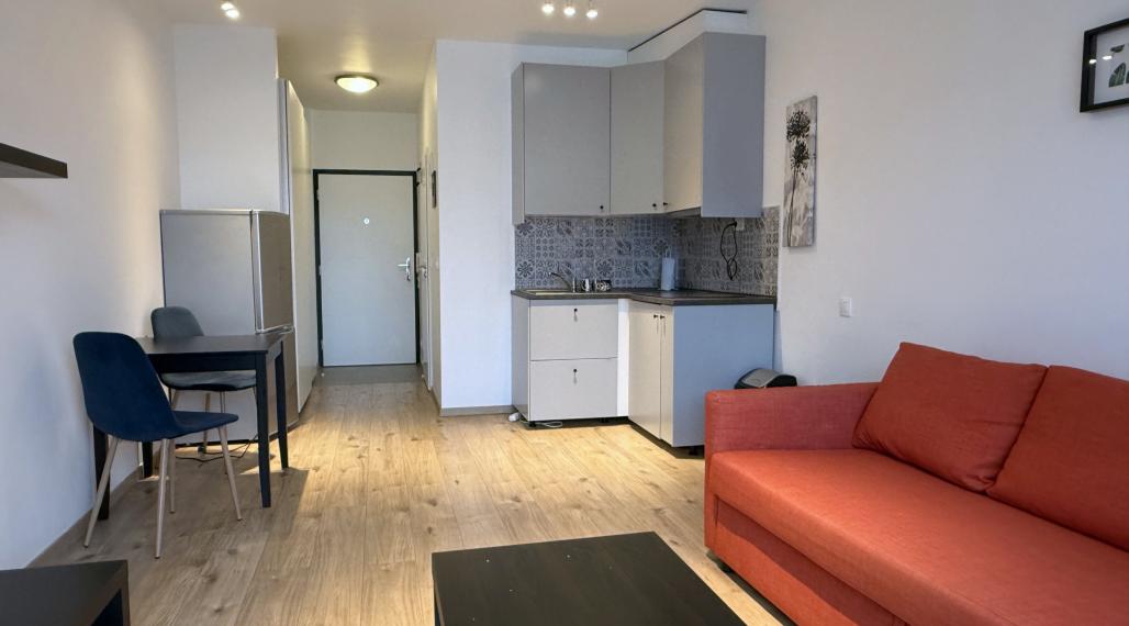 Zariadený 1i byt s balkónom, novostavba 2017 Slnečnice, parkovacie miesto