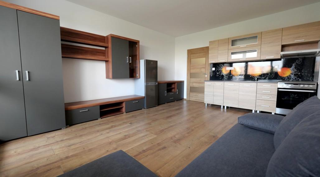 Zrekonštruovaná garsónka, začiatok Petržalky, Jungmanova ul.