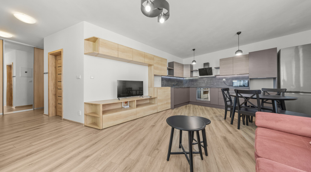 Na prenájom, klimatizovaný 2i byt s balkónom, novostavba 2016, parkovacie miesto