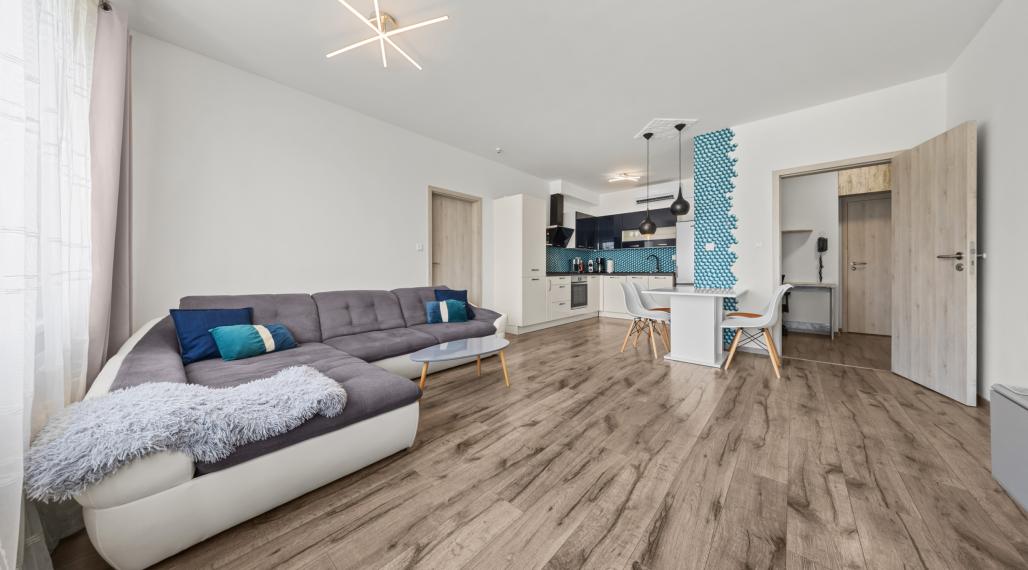 Klimatizovaný 2i byt s balkónom, novostavba 2019, parkovacie miesto