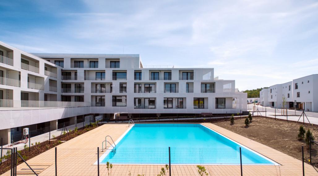 Zariadený 3-izbový byt s balkónom, v novostavbe z r. 2026 - Agáty, Dúbravka