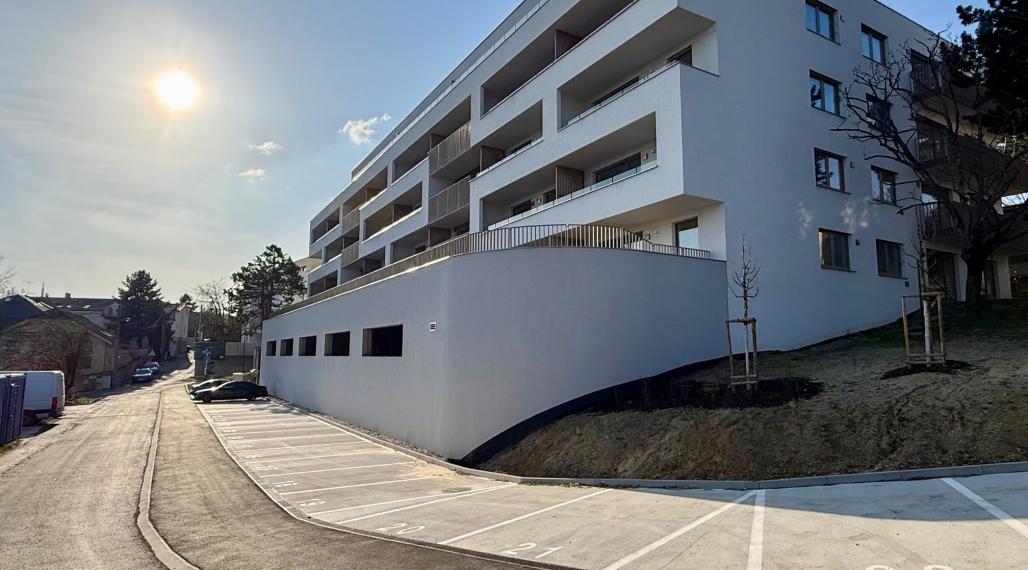 Skolaudované - krásny 3 izb. byt s veľkým balkónom v lukratívnej lokalite