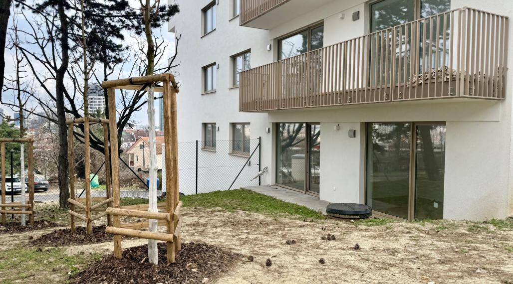 Skolaudované - 4 izb. byt s veľkou predzáhradkou - Winehills