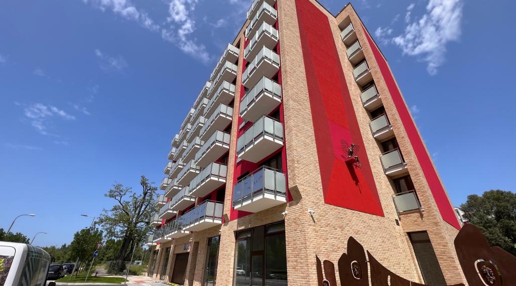 Na prenájom klimatizovaný 2i byt s balkónom, parkovanie