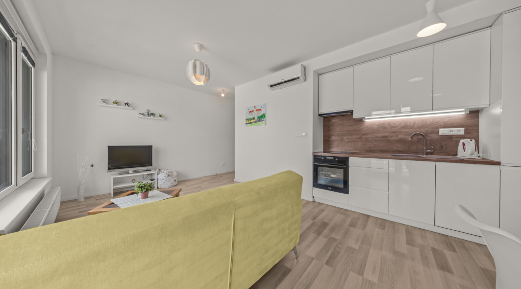 Klimatizovaný 2i byt s balkónom v novostavbe z r. 2020, Jarabinky