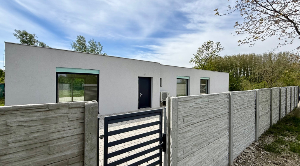 Novostavba - 4 izbový, samostatne stojaci bungalov blízko Bratislavy
