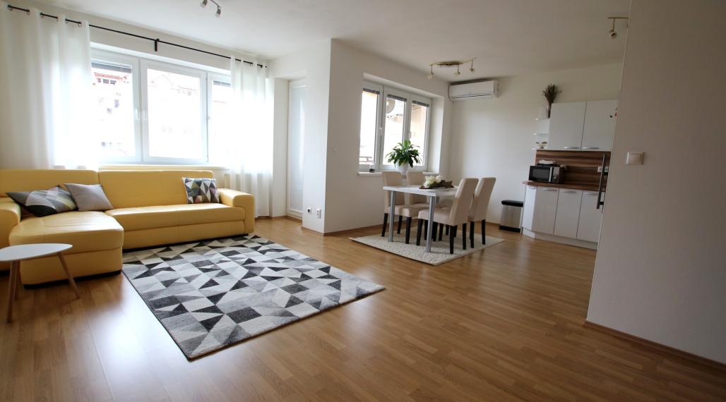 Klimatizovaný, 2i byt, šatník, garážový box v cene, Pezinok