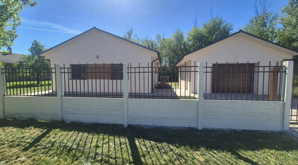 Moderný bungalov v pokojnej lokalite s veľkým pozemkom