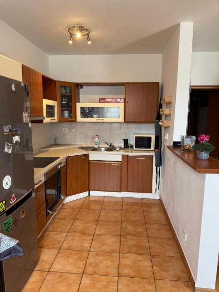 Na prenájom: Svetlý 2-izbový byt s veľkým zastrešeným balkónom v Rovinke – len pár minút od Bratislavy