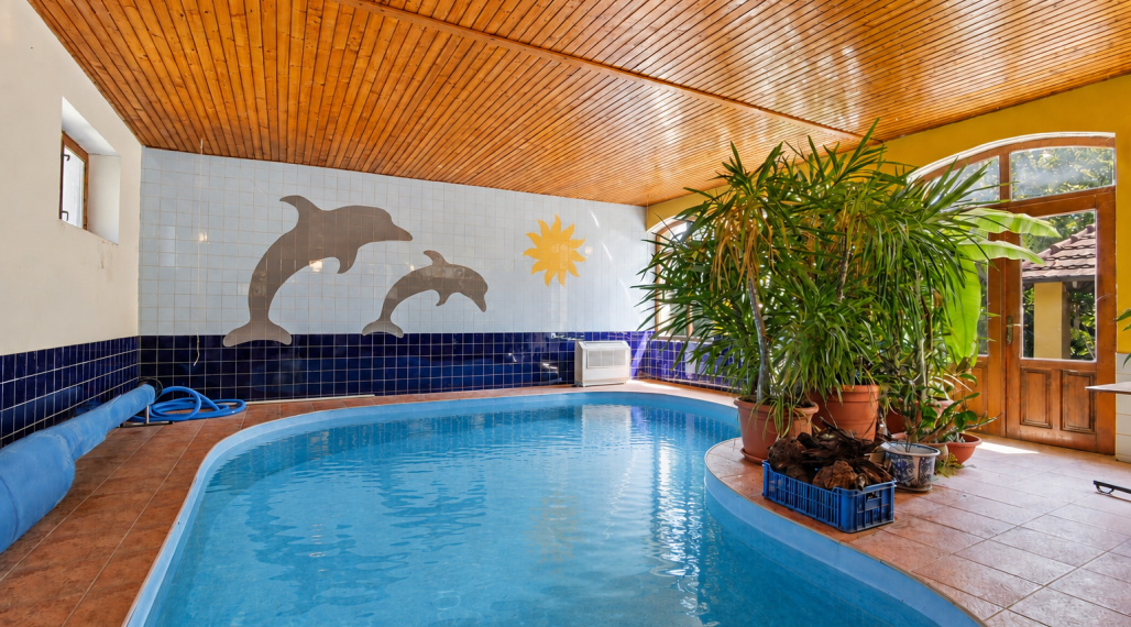 SÚKROMNÝ REZORT 40 MIN OD BRATISLAVY | 550 m² DOM + 5 100 m² POZEMOK + BAZÉN + WELLNESS