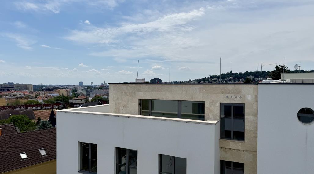 Slnečný 4 izb. byt s výhľadom na Bratislavský hrad a Slavín