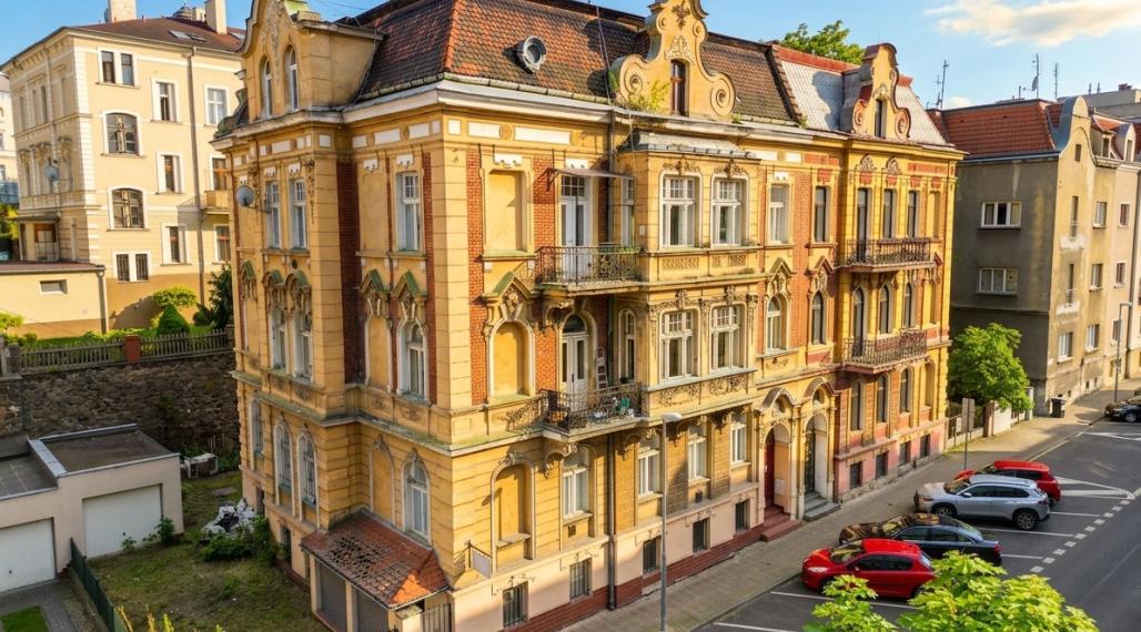 Priestranný byt 3+KK v historickom centre Teplíc - 106 m² po kompletnej rekonštrukcii