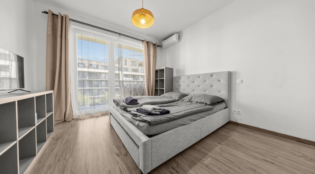 Klimatizovaný zariadený 1i byt s balkónom a parkovaním – Slnečnice