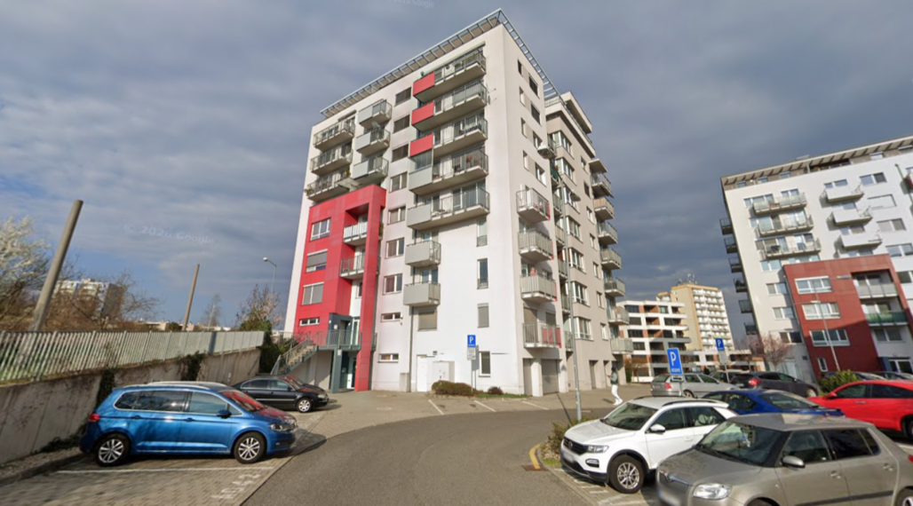 Zariadený 2i byt s balkónom a parkovaním v pokojnej lokalite Rače,Kadnárova