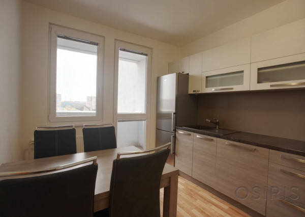 Moderný, kompletne zrekonštruovaný 3i byt s loggiou, Budatínska, BA-V