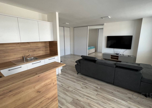 2 izbový byt s balkónom, novostavba 2022, 1x parkovanie