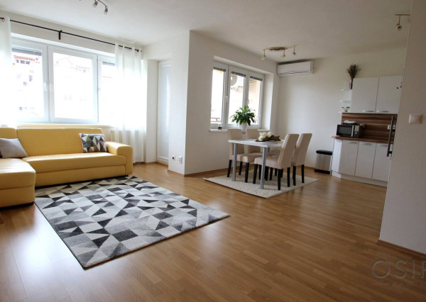 Klimatizovaný, 2i byt, šatník, garážový box v cene, Pezinok