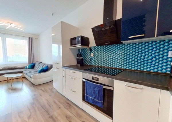Rezervované: Klimatizovaný 2i byt s balkónom, novostavba 2019, parkovacie miesto