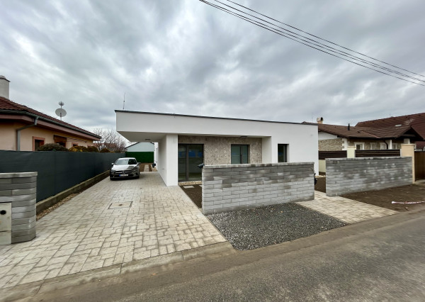 KVALITNE VYHOTOVENÁ NOVOSTAVBA 4 IZB. RD 5 MIN. OD SENCA - OBEC TUREŇ