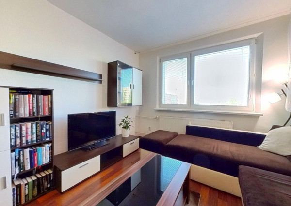 Zariadený 2 izbový byt po rekonštrukcii z r. 2005, pri Lesíku, Petržalka