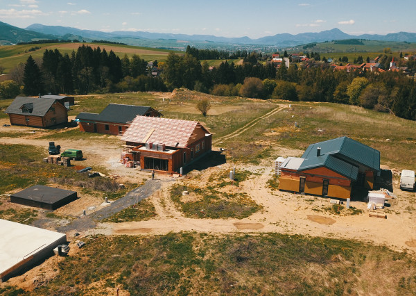 Ponuka na predaj stavebného pozemku 626m2 v obci Jamník s výhľadom na Vysoké a Nízke Tatry