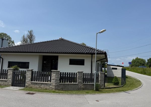 Moderný 4-izbový rodinný dom so záhradou a terasou, Uhorská Ves