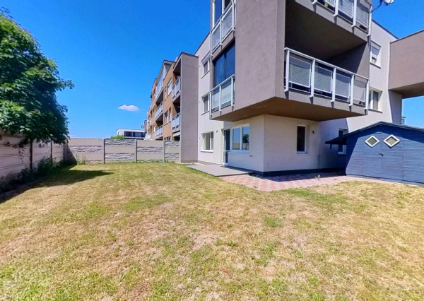 Zariadený 2i byt so záhradou 198m2, novostavba 2016, 1x parkovanie