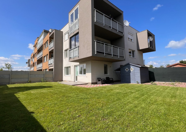 Zariadený 2i byt so záhradou 198m2, novostavba 2016, 1x parkovanie