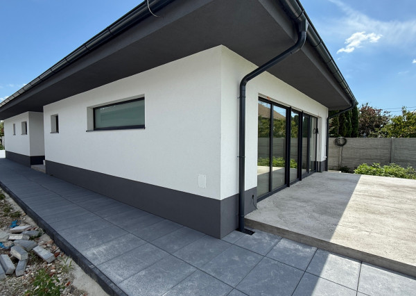 Moderný 5-izbový rodinný dom so záhradou a terasou, Orechová Potôň