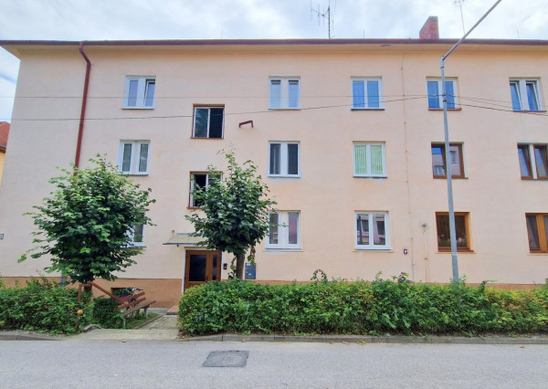 2-izbový byt + samostatná kuchyňa, 2x balkón, Banícka ul.