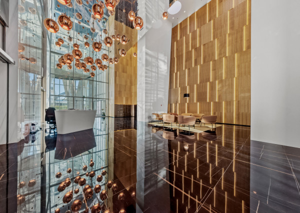 Klimatizovaný 2 izbový byt s terasou v Eurovea Tower, 1x parkovanie