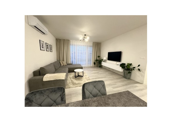 Klimatizovaný 4i zariadený dom, vírivka, 2x parking, D. Lužná