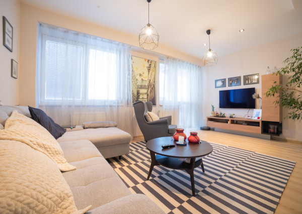 Na prenájom moderný 2-izbový byt s priestranným balkónom v Martine