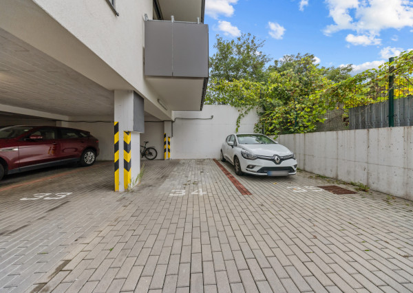 Garážové státie v garáži, Staré Grunty